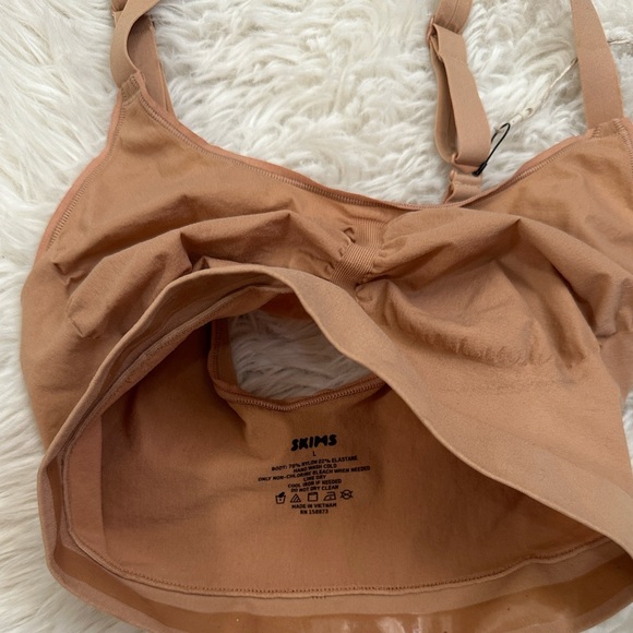 SKIMS Everyday sculpt Bralette - Picture 3 of 5